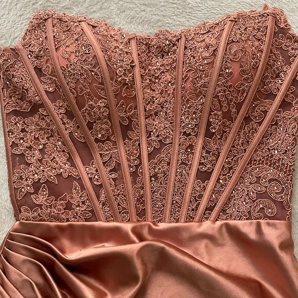 Sherri Hill, Homecoming, Lace Satin Dress in Rose Gold, FITS More Like a Size 0! - Picture 3 of 16